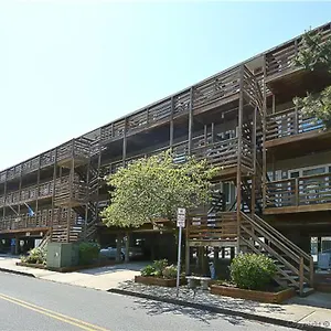 Old Wharf Apartment