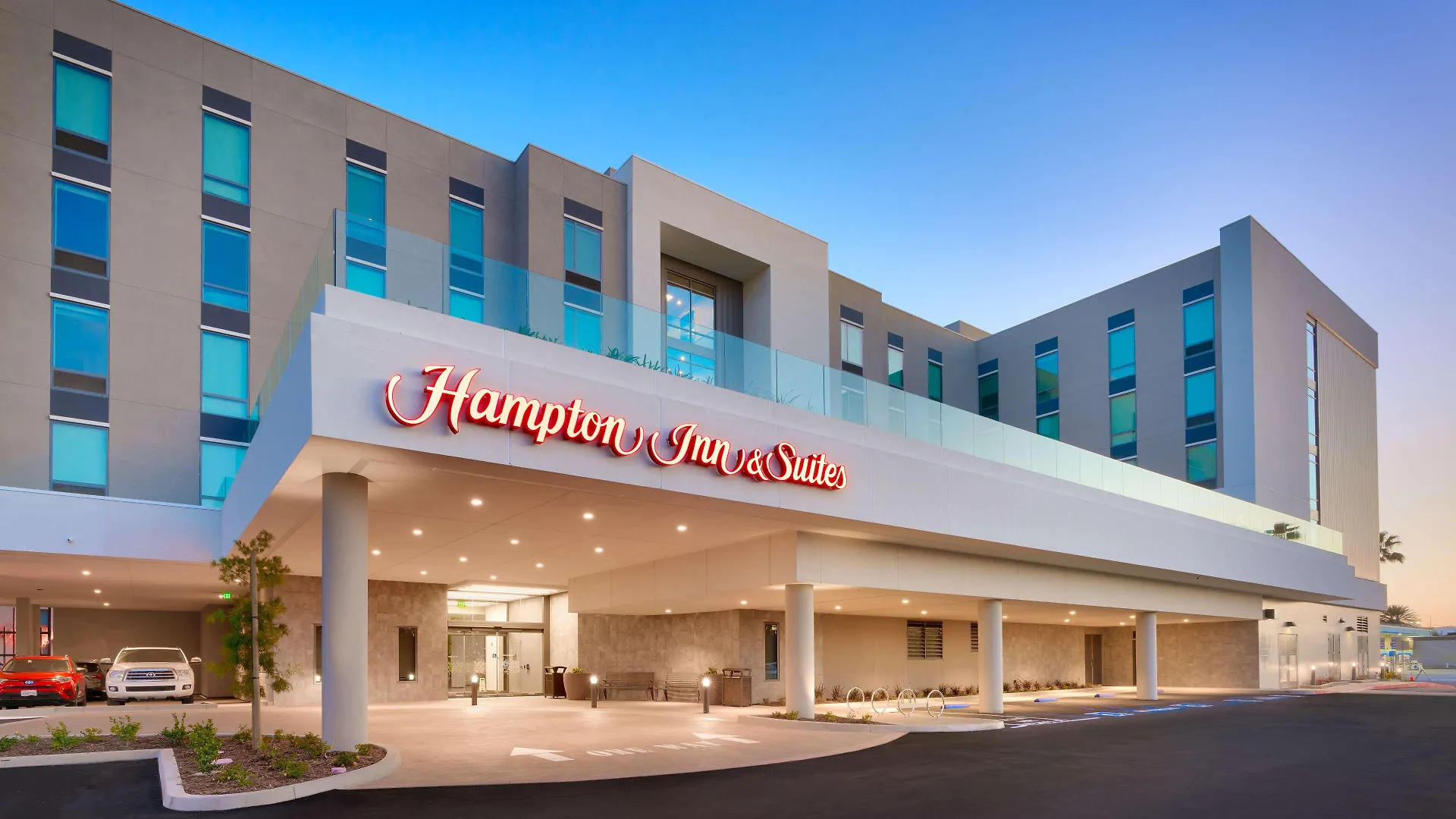 Hampton Inn & Suites Anaheim Resort Convention Center