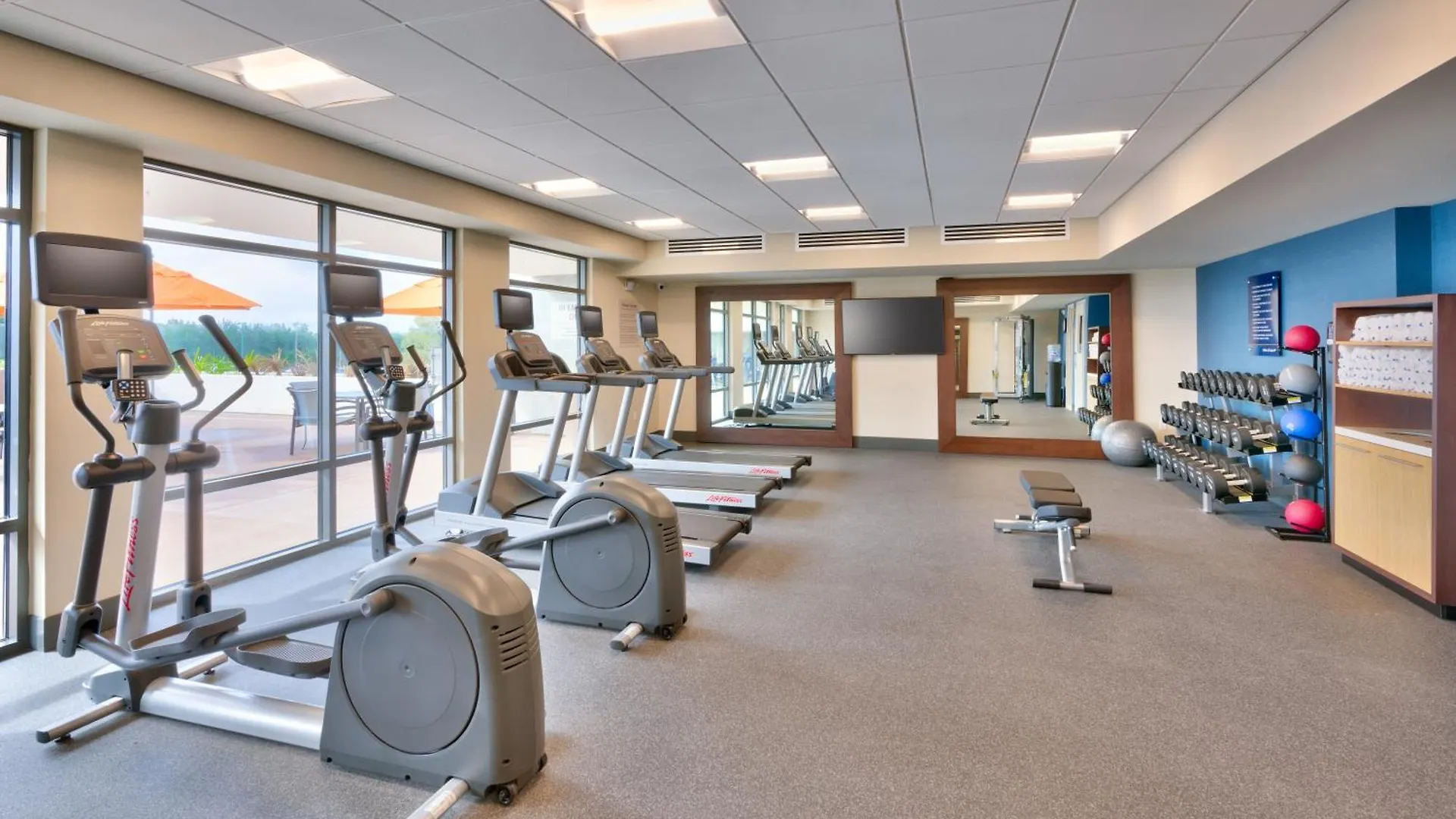 Hampton Inn & Suites Anaheim Resort Convention Center Hotel
