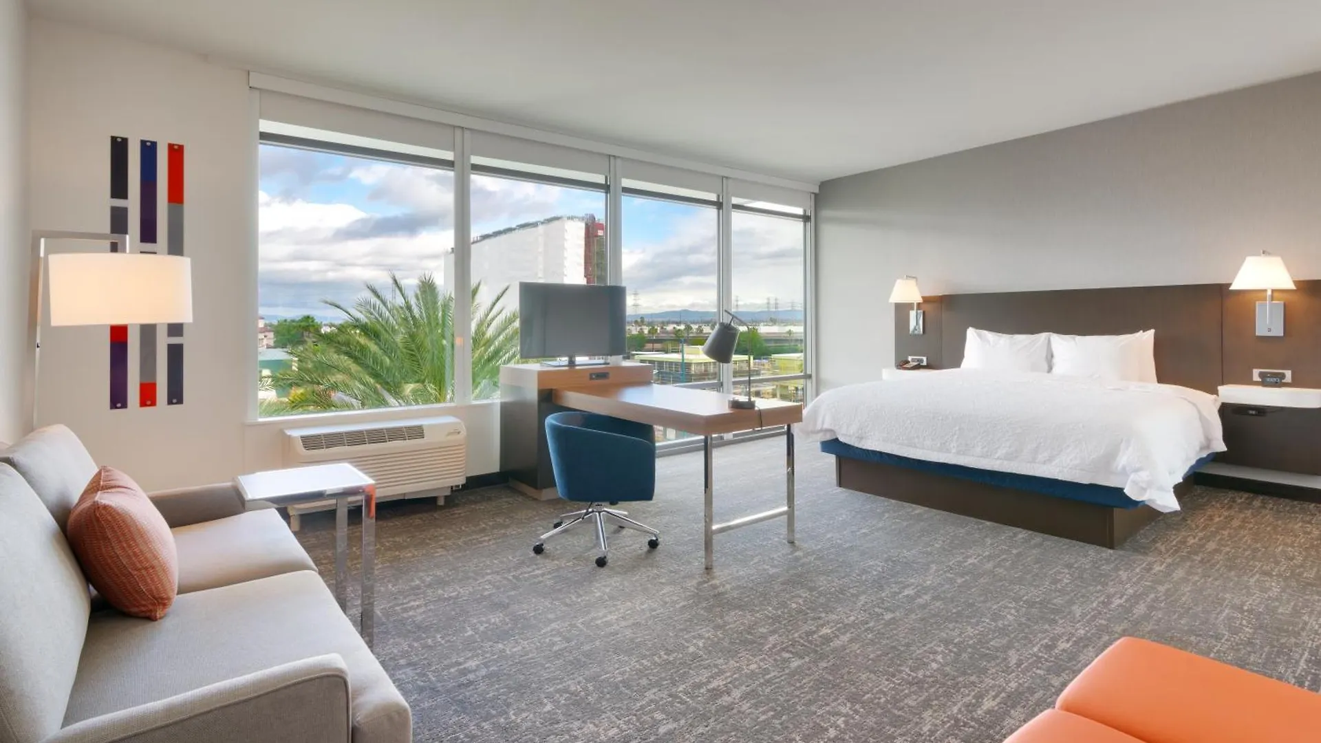 Hampton Inn & Suites Anaheim Resort Convention Center