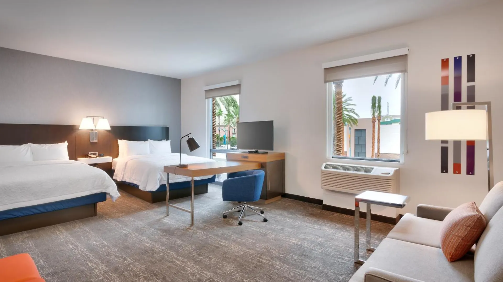 Hampton Inn & Suites Anaheim Resort Convention Center 3*,