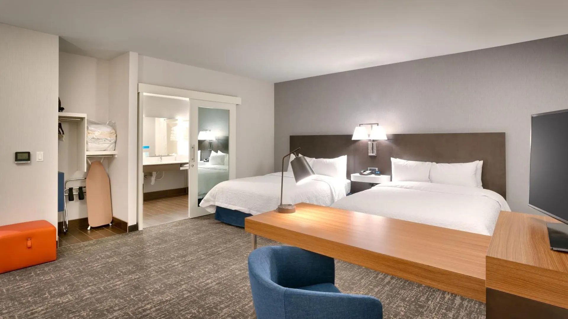 Hampton Inn & Suites Anaheim Resort Convention Center