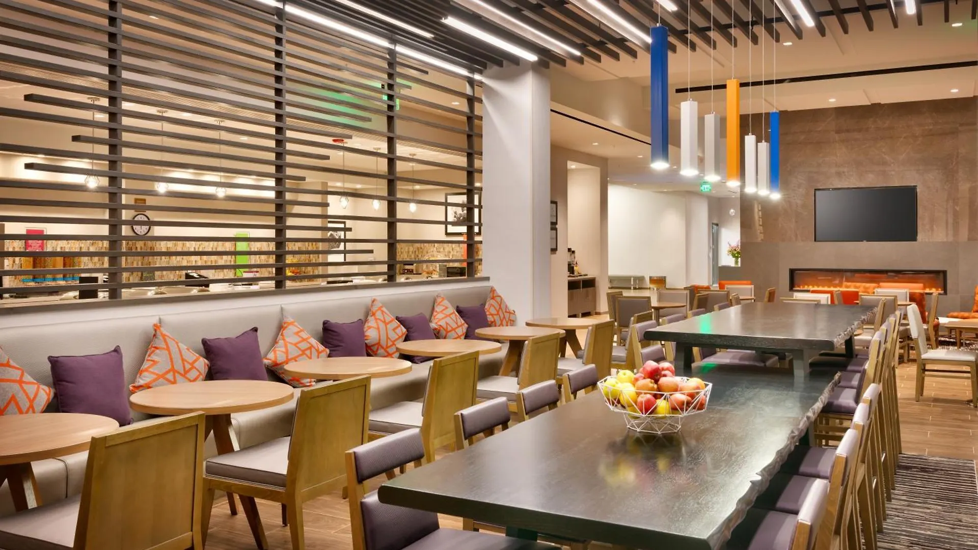 Hampton Inn & Suites Anaheim Resort Convention Center