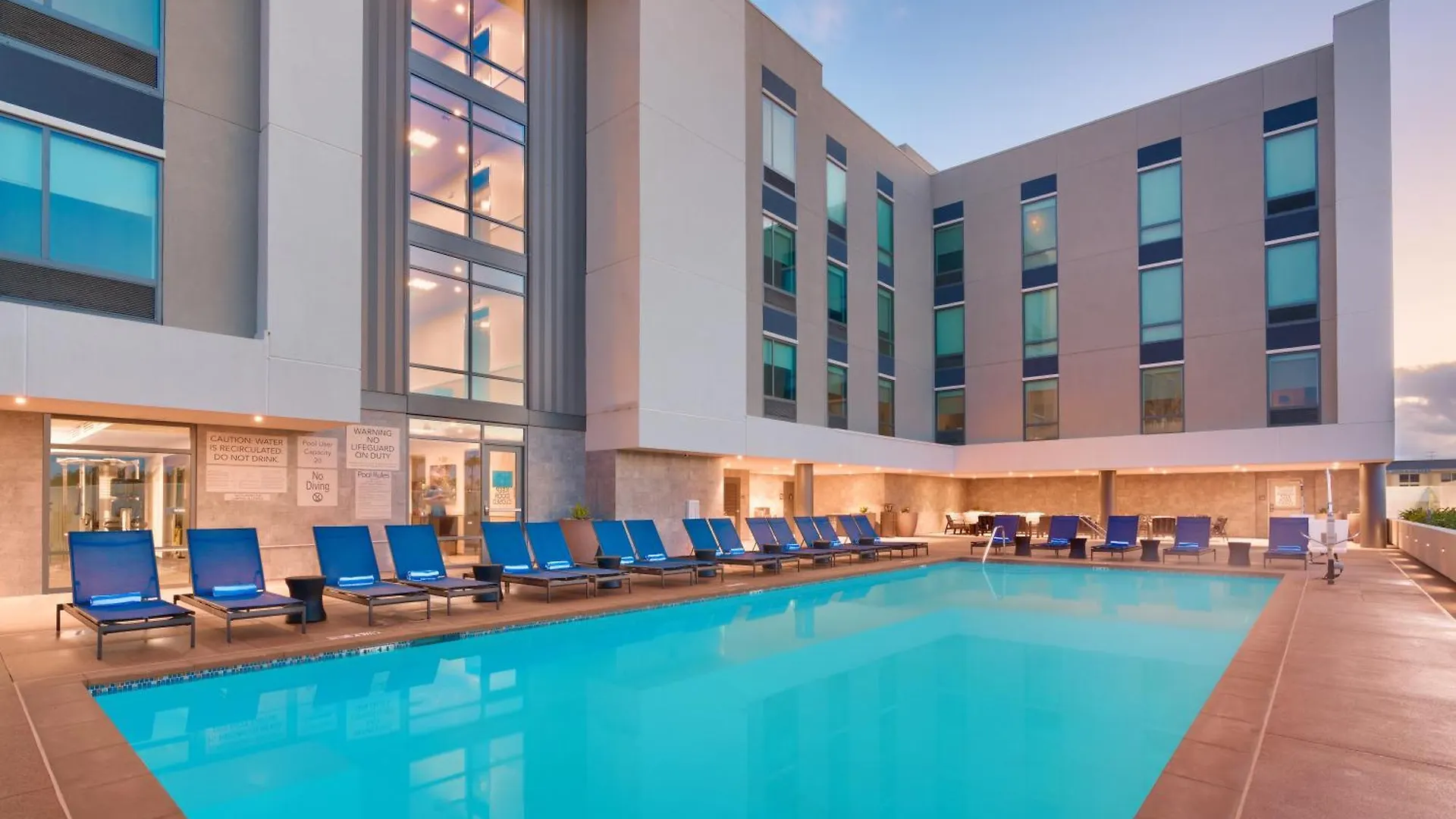 Hampton Inn & Suites Anaheim Resort Convention Center 3*,  Estados Unidos da América