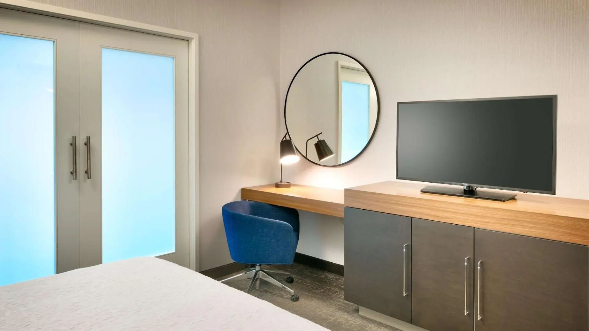 Hampton Inn & Suites Anaheim Resort Convention Center Hotel